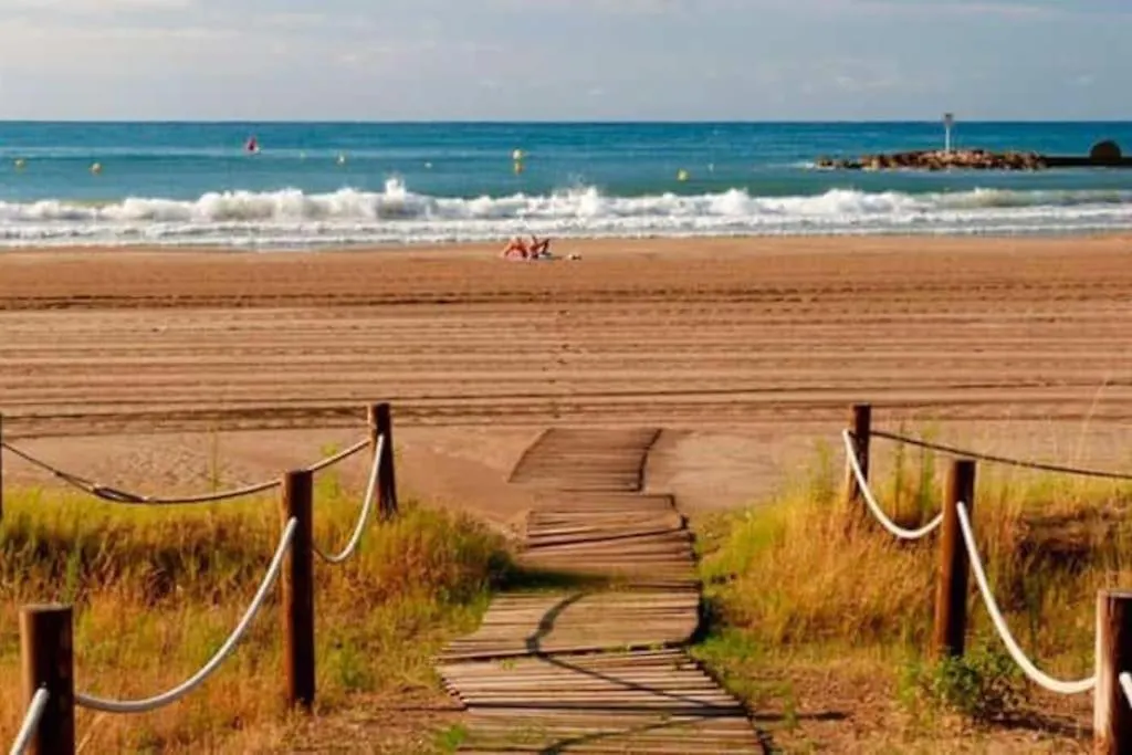 A Little Gem Close To The Beach Cunit Apartment